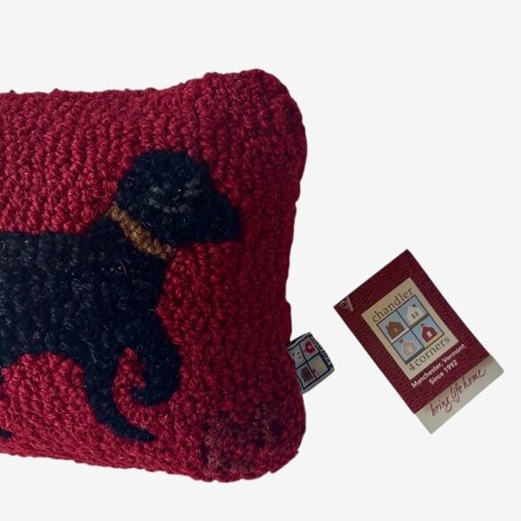 Chandler 4 Corners Hooked Wool Labrador Pillow – Red Dog Accent Cushion - Picture 4 of 4